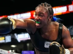 Shields derrotou Crouse-Deserne para reter o título