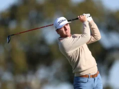 O jogador de golfe do PGA Tour puxa Randy Johnson em um pobre passarinho desavisado