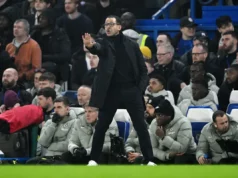 “Pobre” – Liam Rosenier destaca jogador frustrado do Chelsea após empate em Leeds