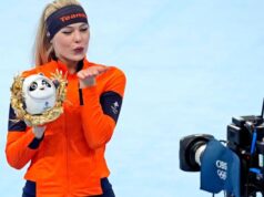 O momento hilariante de Jutta Leerdam com suas irmãs deslumbrantes recebeu críticas mistas