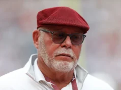 O ex-Bucs HC Bruce Arians está se recuperando e passando bem após uma cirurgia cardíaca