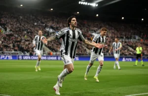 A dupla do Newcastle ‘se adiantou’ e marcou um gol madrugador contra o Qarabag na ausência de Guimarães