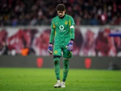 “Estou incrivelmente triste” – Kobel culpa pênalti pela saída do Dortmund da Liga dos Campeões