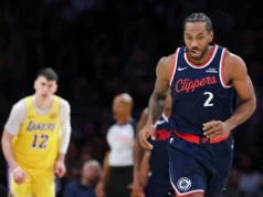 Kawhi Leonard deixou o Clippers-Lakers no quarto período com dor no tornozelo esquerdo
