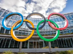 Resumo dos Jogos Olímpicos de Inverno de 2026: Primeira medalha de ouro concedida, Lindsey Vonn completa a segunda corrida de treinamento