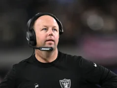 Os Raiders contrataram Nick Holz como coordenador do jogo de passes ofensivos