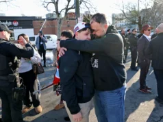 Tiroteio em jogo de hóquei na escola secundária de Rhode Island mata 3, incluindo suspeito; A condição de outros 3 é crítica