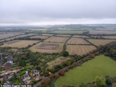 Planos para ampliar a zona rural de Chiltern com batalha de 1.400 casas: pitoresca cidade mercantil com incorporadores que desejam construir um subúrbio de 300 acres em um cinturão verde.