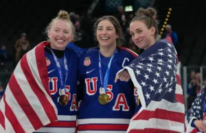 Hilary Knight tenta superar as ‘piadas desconfortáveis’ do presidente Donald Trump após a vitória olímpica no hóquei