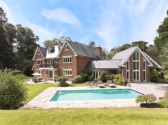 Sir Mo Farah finalmente vendeu a casa de três andares em Surrey, que está no mercado há mais de um ano – depois de reduzir o preço em £ 1,25 milhão