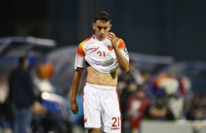 Oficial | Andrija Bulatović assinou uma prorrogação de contrato com o Lens