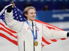 Recapitulação do dia 2 dos Jogos Olímpicos de Inverno de 2026: acidente devastador com lesão de Lindsey Vonn; EUA ganham ouro dramático na patinação artística artística sobre o Japão