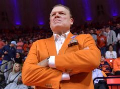 1 O treinador Big Ten com 103 vitórias não consegue atingir o MBB do estado do Kansas após a demissão de Jerome Tang