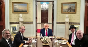 Trump revela segredo embaraçoso sobre Bill Maher durante jantar na Casa Branca enquanto o presidente e o apresentador liberal da madrugada explodem