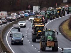 Os trabalhadores gastarão £ 650.000 do dinheiro dos contribuintes em funcionários públicos que farão viagens de campo ao campo e aprenderão como funcionam as fazendas