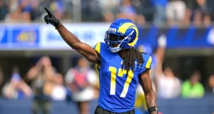 Davante Adams compartilha um vídeo louco de destaques de suas melhores enterradas