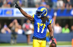 Davante Adams compartilha um vídeo louco de destaques de suas melhores enterradas