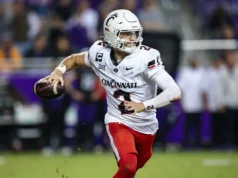 Cincinnati abre processo de compra de mais de US$ 1 milhão e diz que Brendan Sorsby, QB da Texas Tech, deve escola