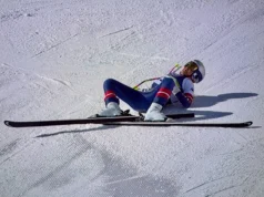 Foto horrível de Lindsey Vonn sendo transportada de avião após a queda olímpica