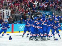 Seleção masculina de hóquei dos EUA inspirada em mulheres vencedoras do ouro olímpico