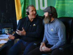 Glenn Kuiper após os A’s dispararem para encerrar o jogo SF Giants-Team USA