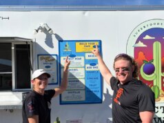 Harrison Bader, do SF Giants, destrói uma bola de beisebol e depois amassa um food truck