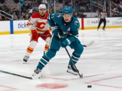 Maclin Celebrini e San Jose Sharks perdem para Calgary Flames para abrir homestand