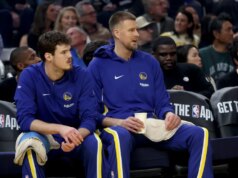 Os Warriors se concentram no jogo dos Pelicans