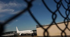 Política de deportação de “países terceiros” é ilegal, decide juiz