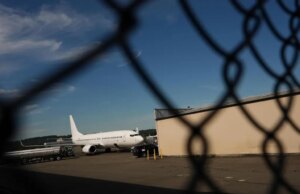 Política de deportação de “países terceiros” é ilegal, decide juiz