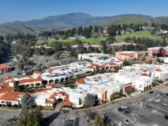 O proprietário do Blackhawk Plaza de Danville está preso em uma teia de dívidas inadimplentes