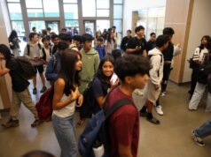 Professores e estudantes de Dublin irritados com possíveis cortes adicionais antes de uma possível greve