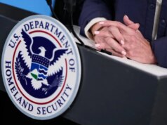 Um tribunal de apelações manteve a política de Trump de prender imigrantes sem fiança