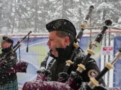 Os gaiteiros jogam curling olímpico em homenagem à herança escocesa do esporte – mas são italianos