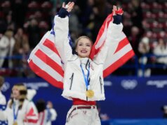 A patinadora artística dos EUA enfrentou reações adversas por questões políticas e de direitos autorais