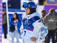 O atleta olímpico de Stanford mostra seu estilo e habilidade na classificação para as finais do slopestyle