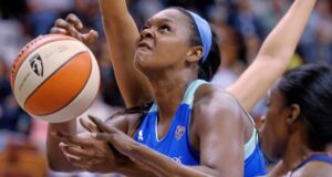 A bicampeã da WNBA Cara Braxton morre em acidente de carro aos 43 anos