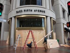 Saks luta contra proprietário para manter aberto o shopping center de Stanford – The Mercury News