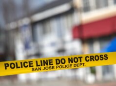 Duas pessoas morreram em um tiroteio em um shopping center no oeste de San Jose