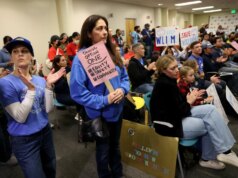 Pais de San Jose se manifestam para protestar contra o fechamento de escolas primárias – The Mercury News