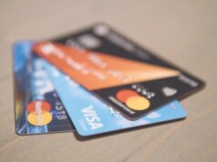 Estranha coalizão bipartidária para limitar as taxas de cartão de crédito chega à tona