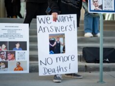 A Califórnia promete responsabilização pelas mortes de presidiários nas prisões. Mesmo depois de um ano não houve resultado.