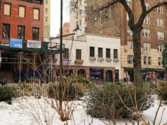 A bandeira do arco-íris é baixada no Monumento Nacional de Stonewall