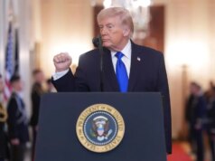 Modo de venda na economia, forte no patriotismo, mudança sombria para os democratas – The Mercury News