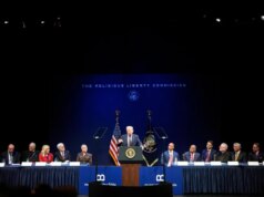 Ex-Miss Califórnia expulsa da Comissão de Liberdade Religiosa de Trump devido à controvérsia anti-semitismo – The Mercury News