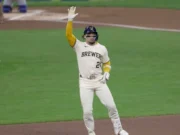 Catcher William Contreras e Brewers chegam a um acordo de um ano no valor de US$ 9,4 milhões pouco antes da audiência de arbitragem