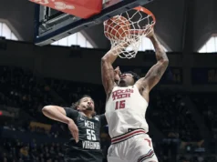 JT Toppin ajuda o número 13 da Texas Tech a quebrar uma seqüência de duas derrotas consecutivas com uma vitória por 70-63 em West Virginia