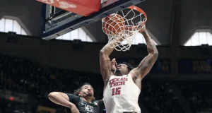 JT Toppin ajuda o número 13 da Texas Tech a quebrar uma seqüência de duas derrotas consecutivas com uma vitória por 70-63 em West Virginia