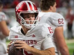 Ex-GM dos Raiders adora QB Fernando Mendoza