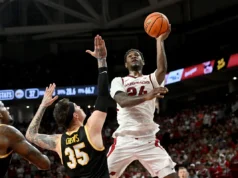 Richmond e Ackoff venceram o número 20 do Arkansas com uma vitória por 94-86 sobre o Missouri.